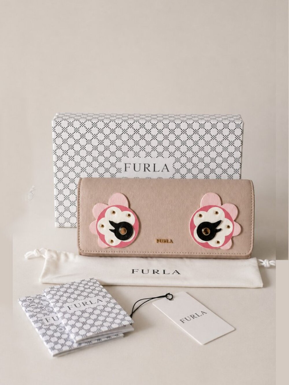 Furla Charme XL Bifold Wallet Vaniglia Novelty Applique Saffiano Leather Box Set